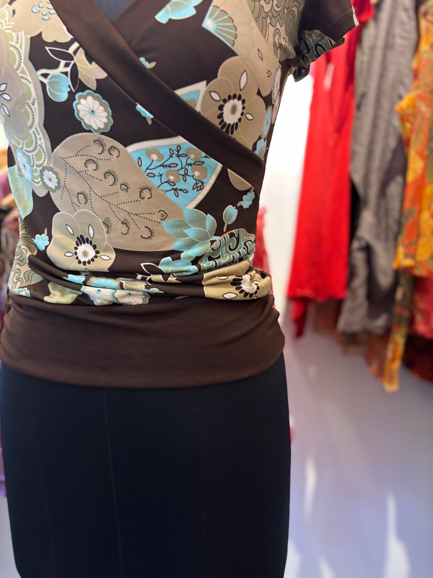 2000’s brown floral top