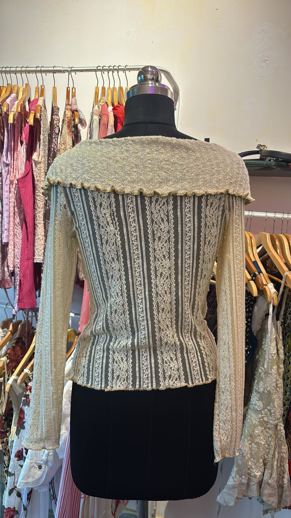 Super vintage white lace top!