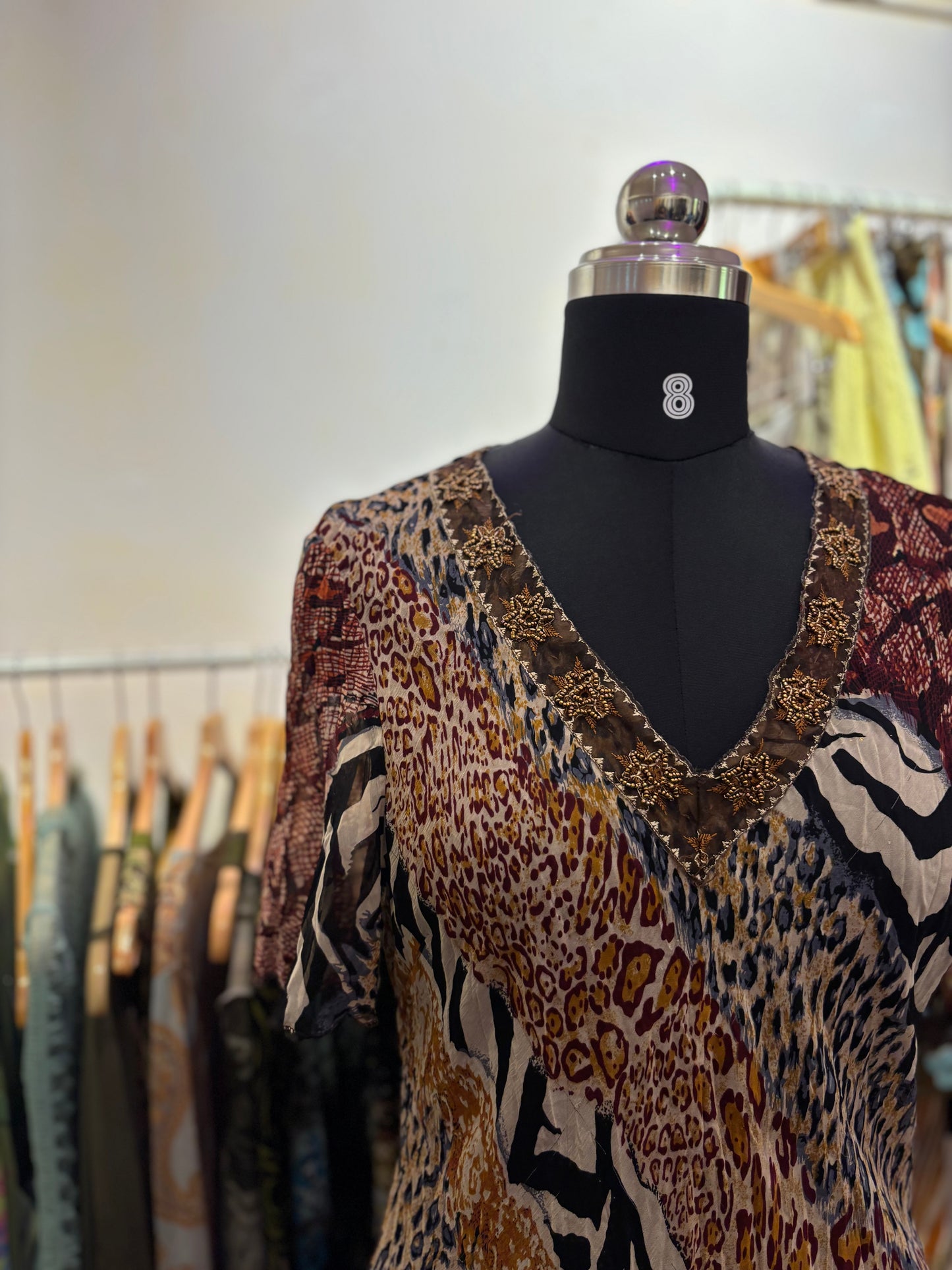 Bead neckline catty