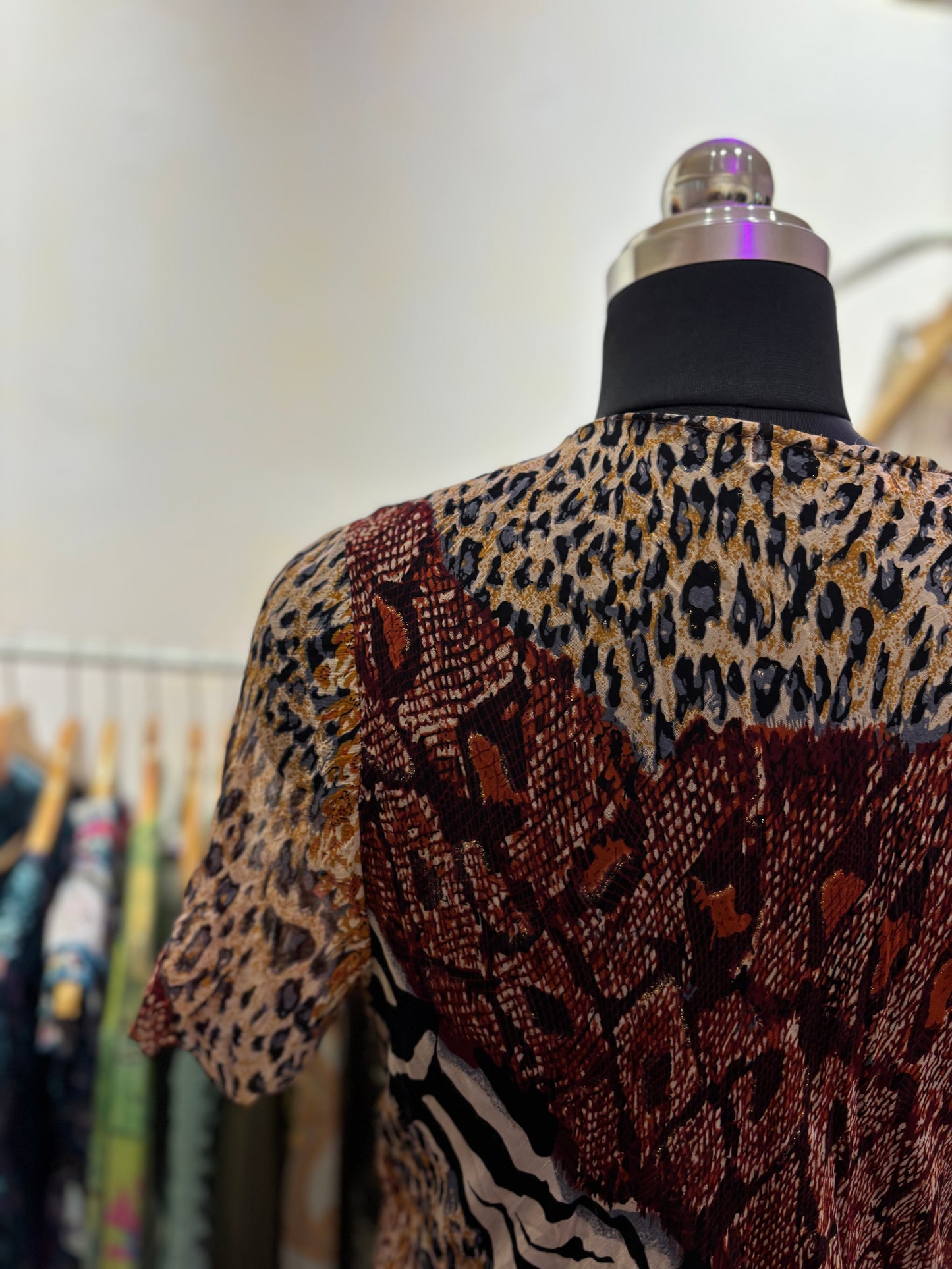 Bead neckline catty
