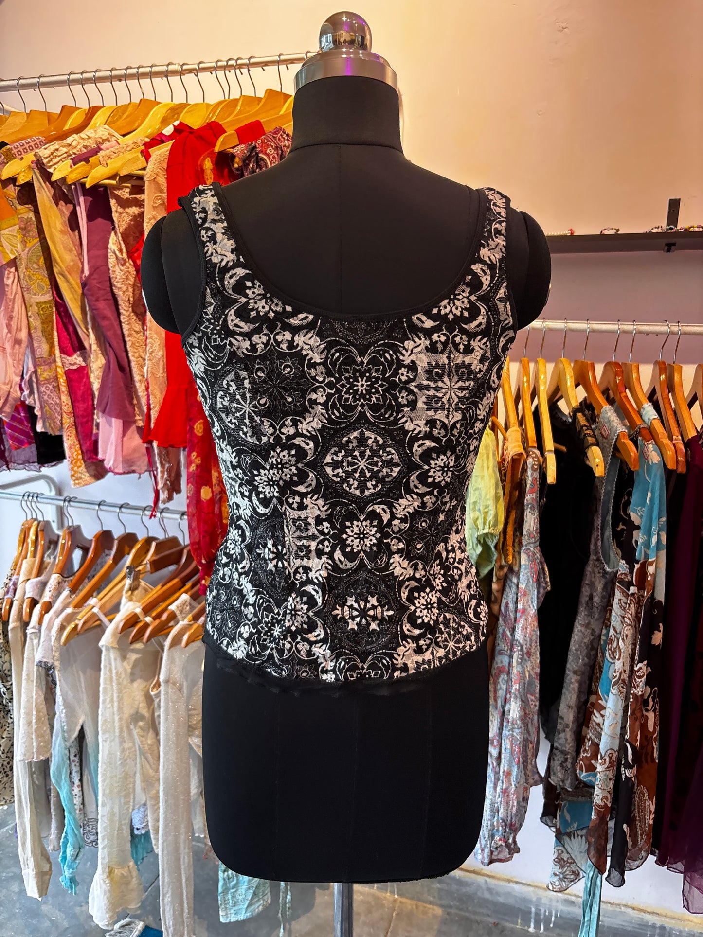 Monchrome baroque top