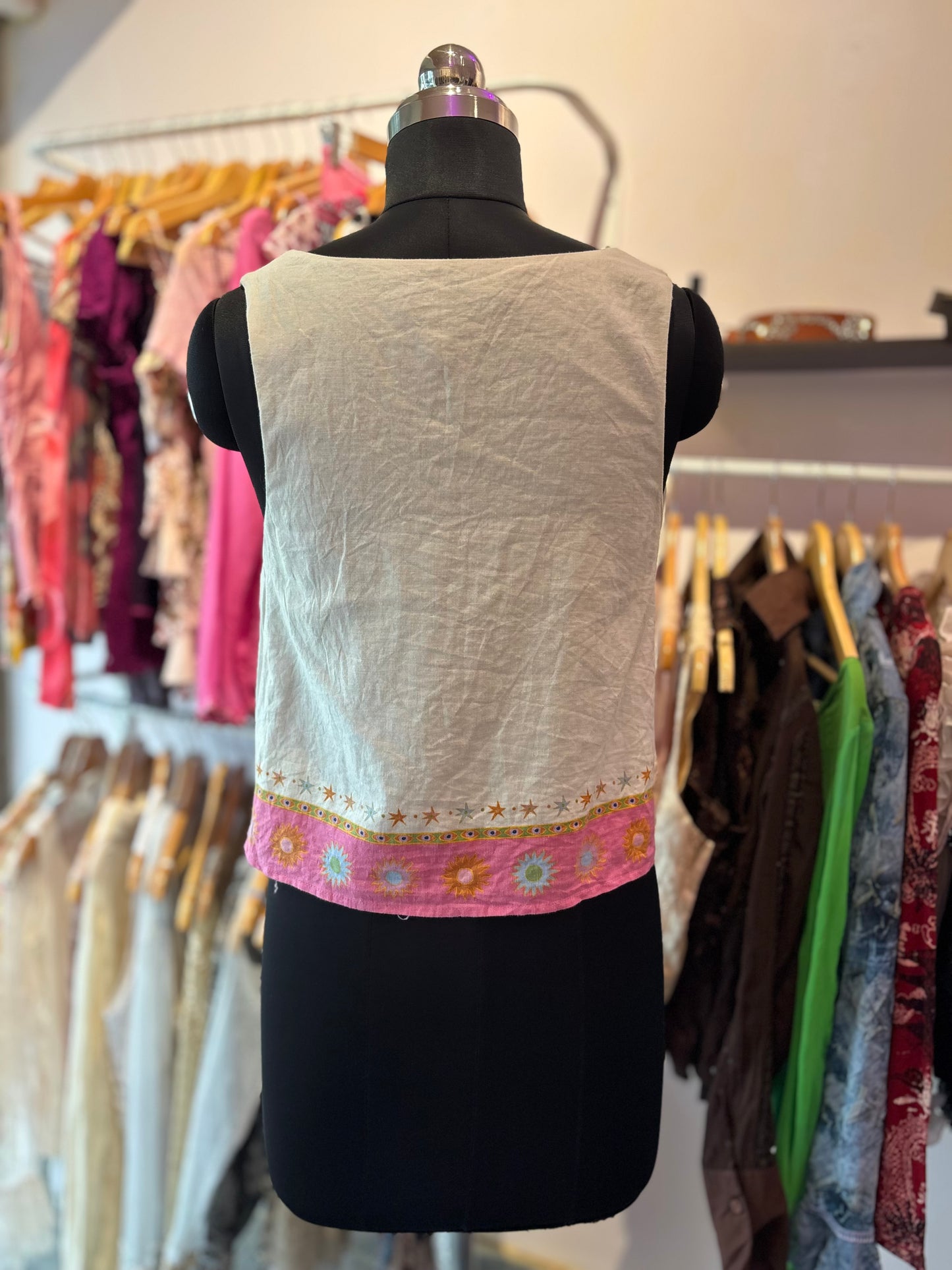 Bloom top with front strings and buttons