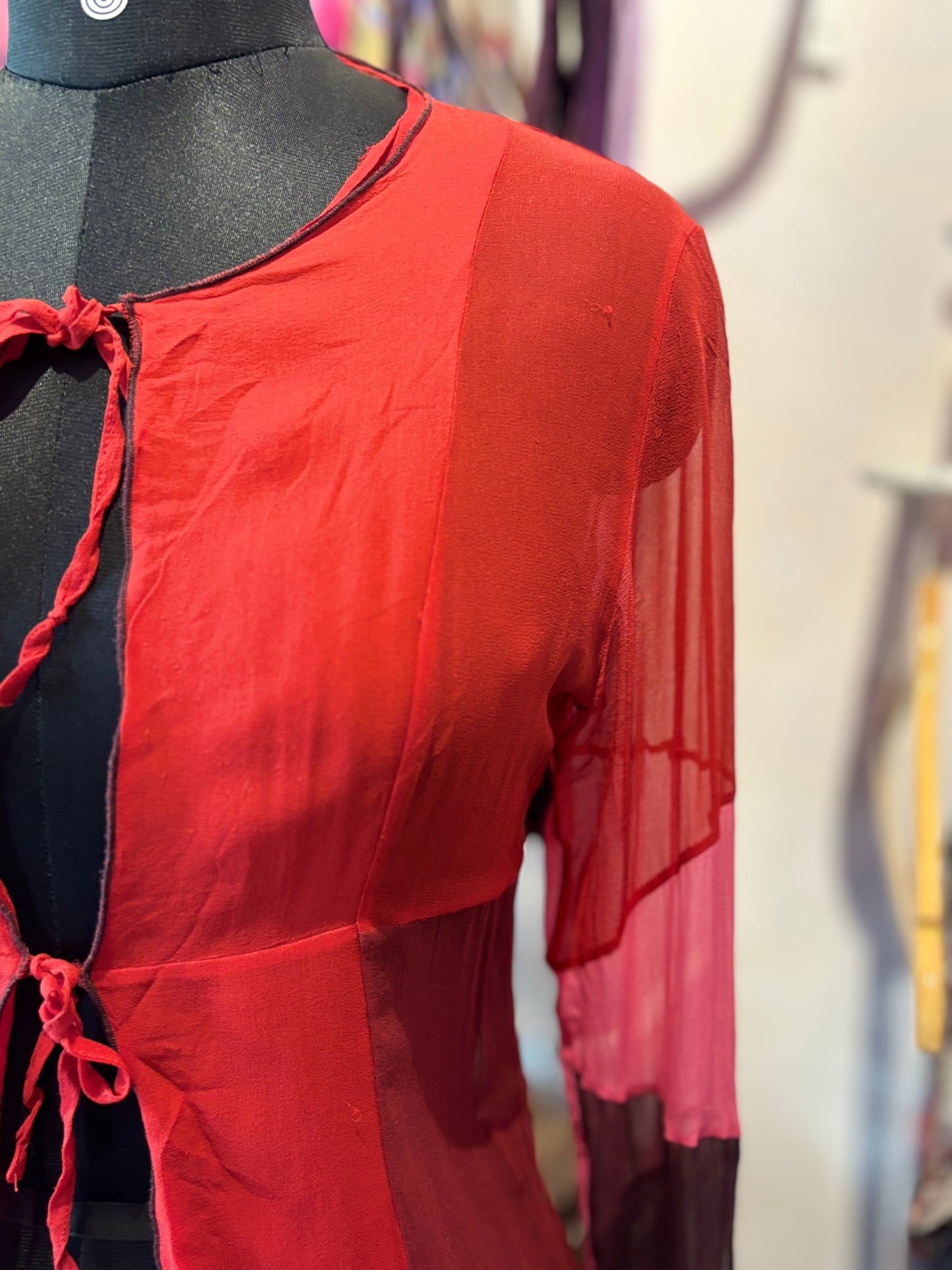 Red hue front ties top