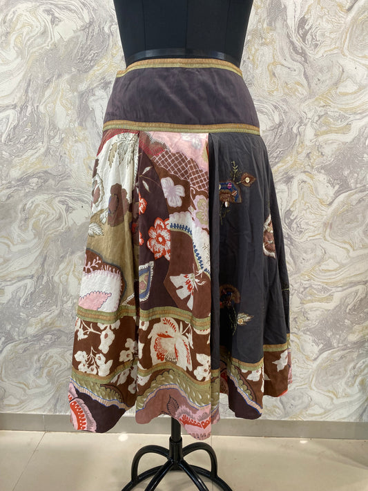 Dual tonal embroidery skirt