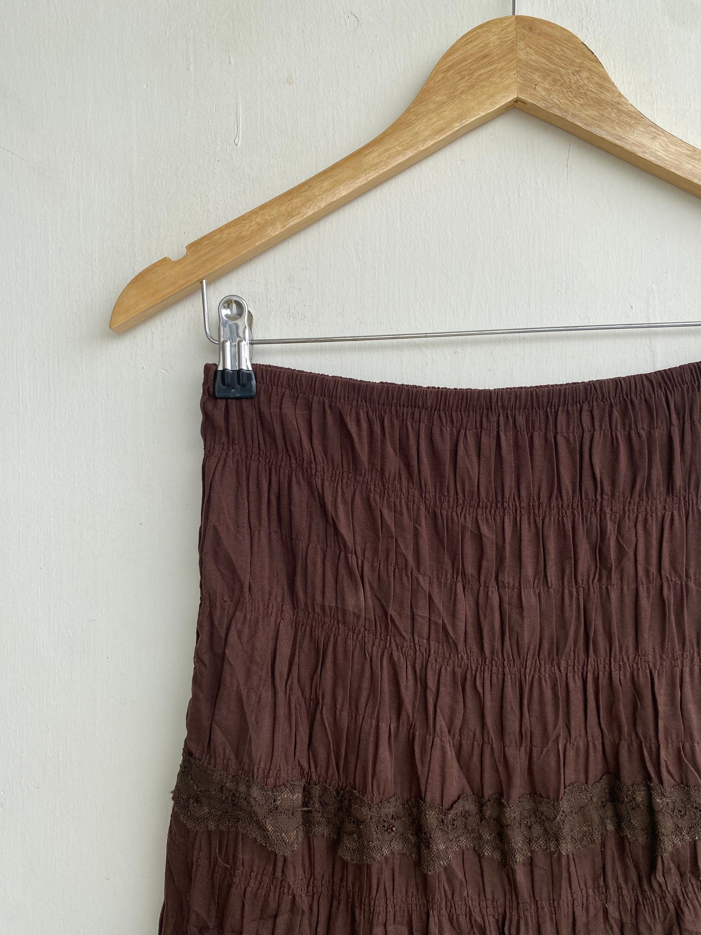 Coffee crinkled skirt with lacy ends