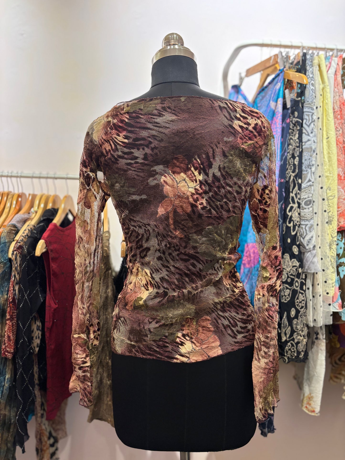 Roses and cat top