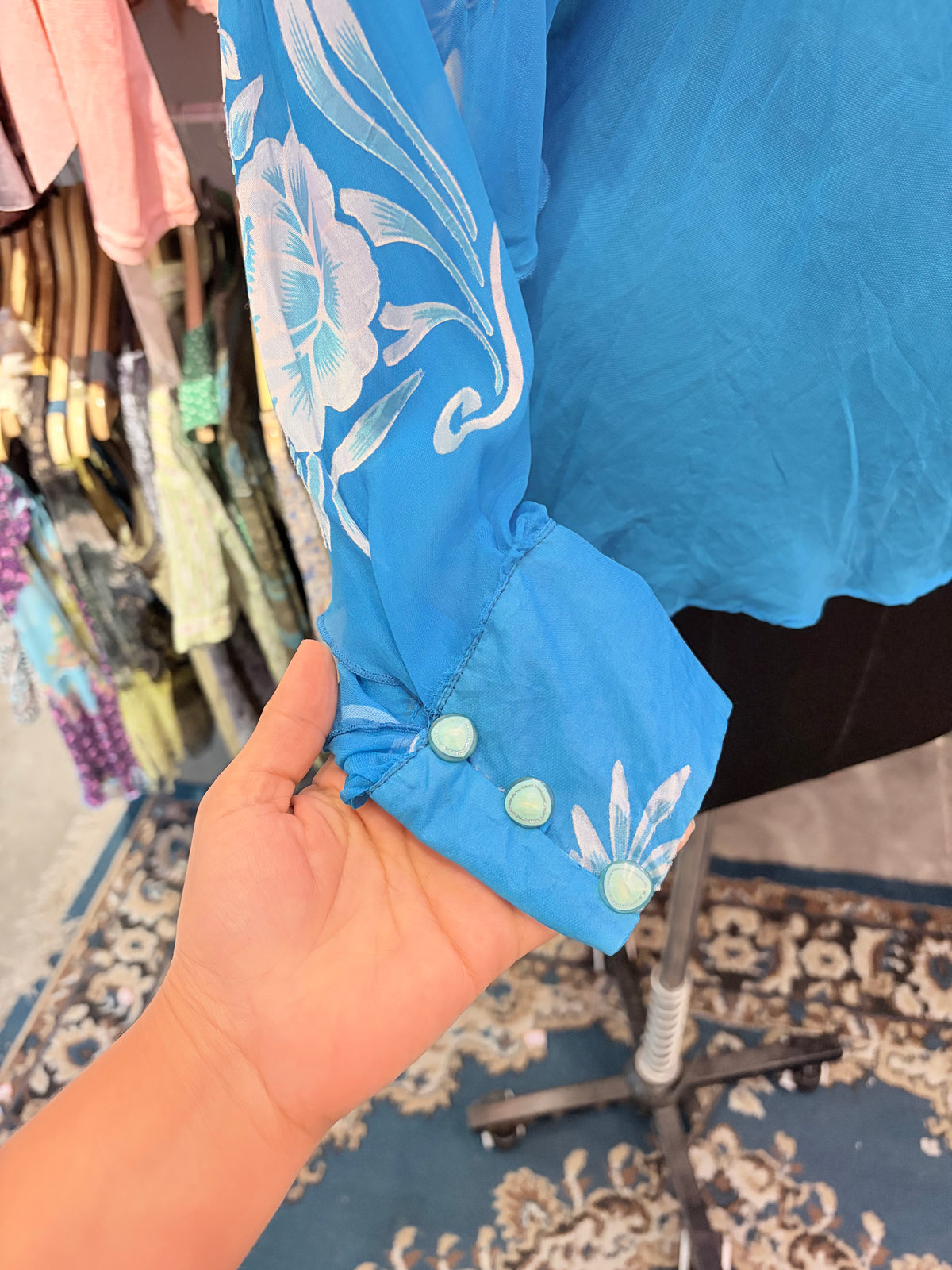Rare find! Blue rose flared sleeves 100 percent silk top
