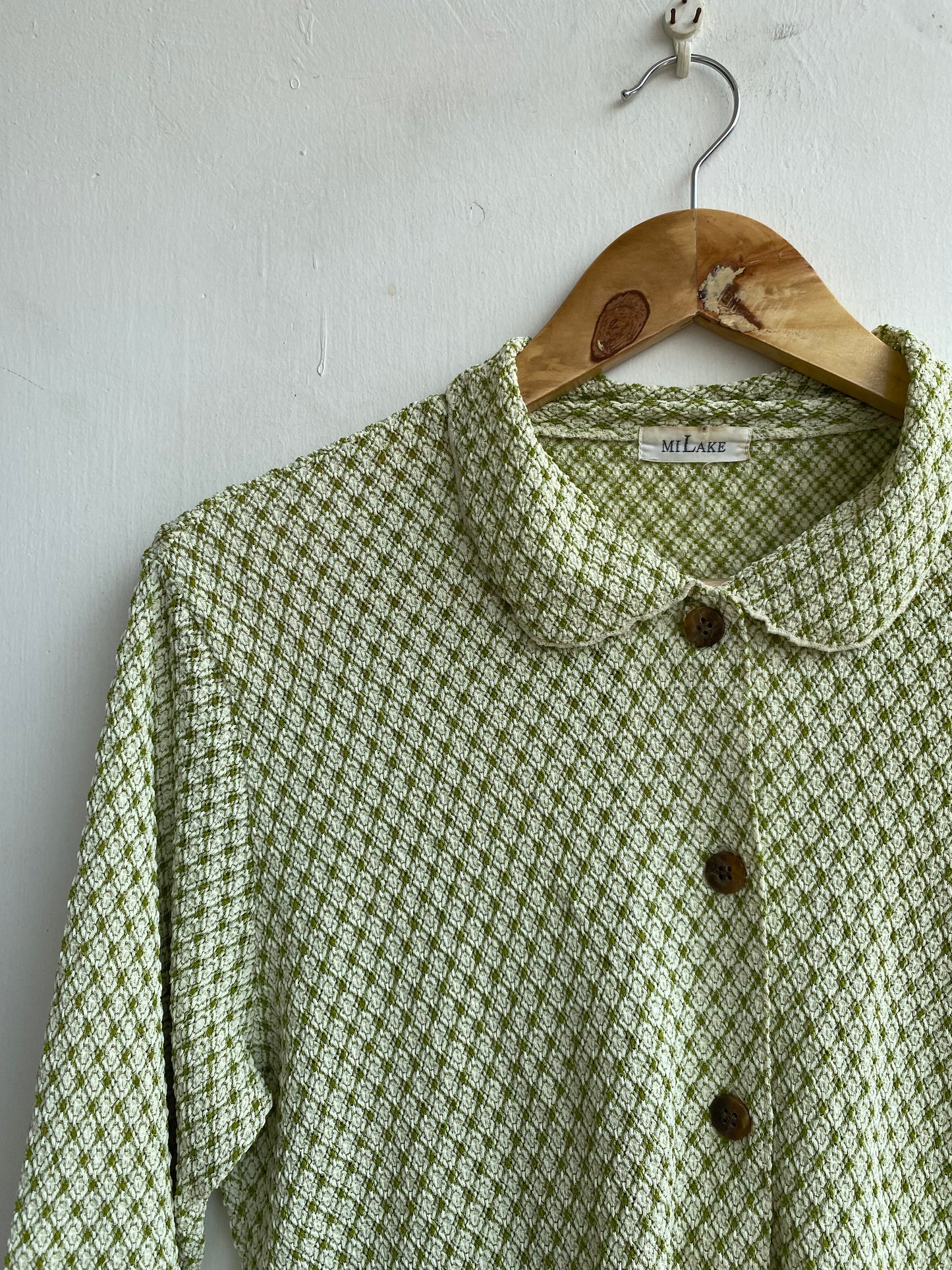 Peter pan collar textured shirt