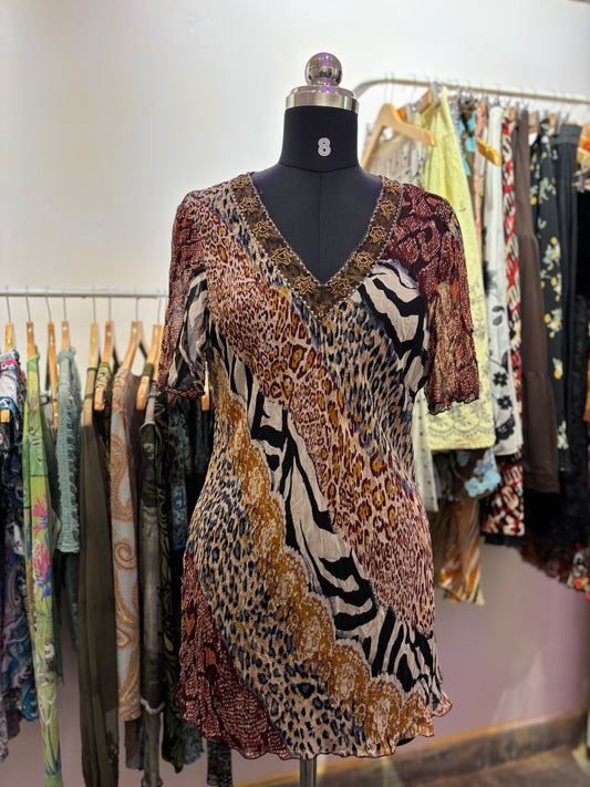 Bead neckline catty