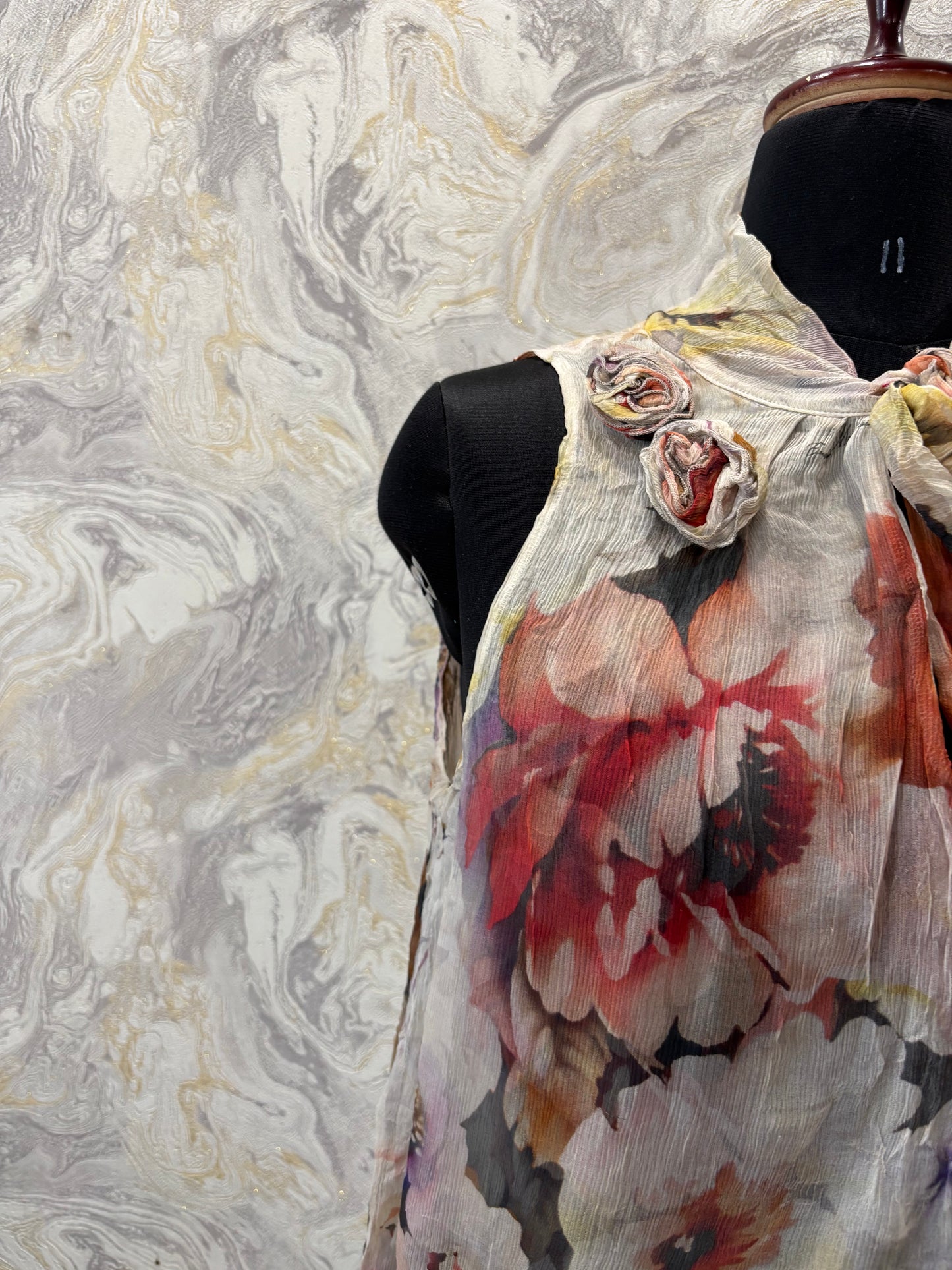 Silk collar knot top