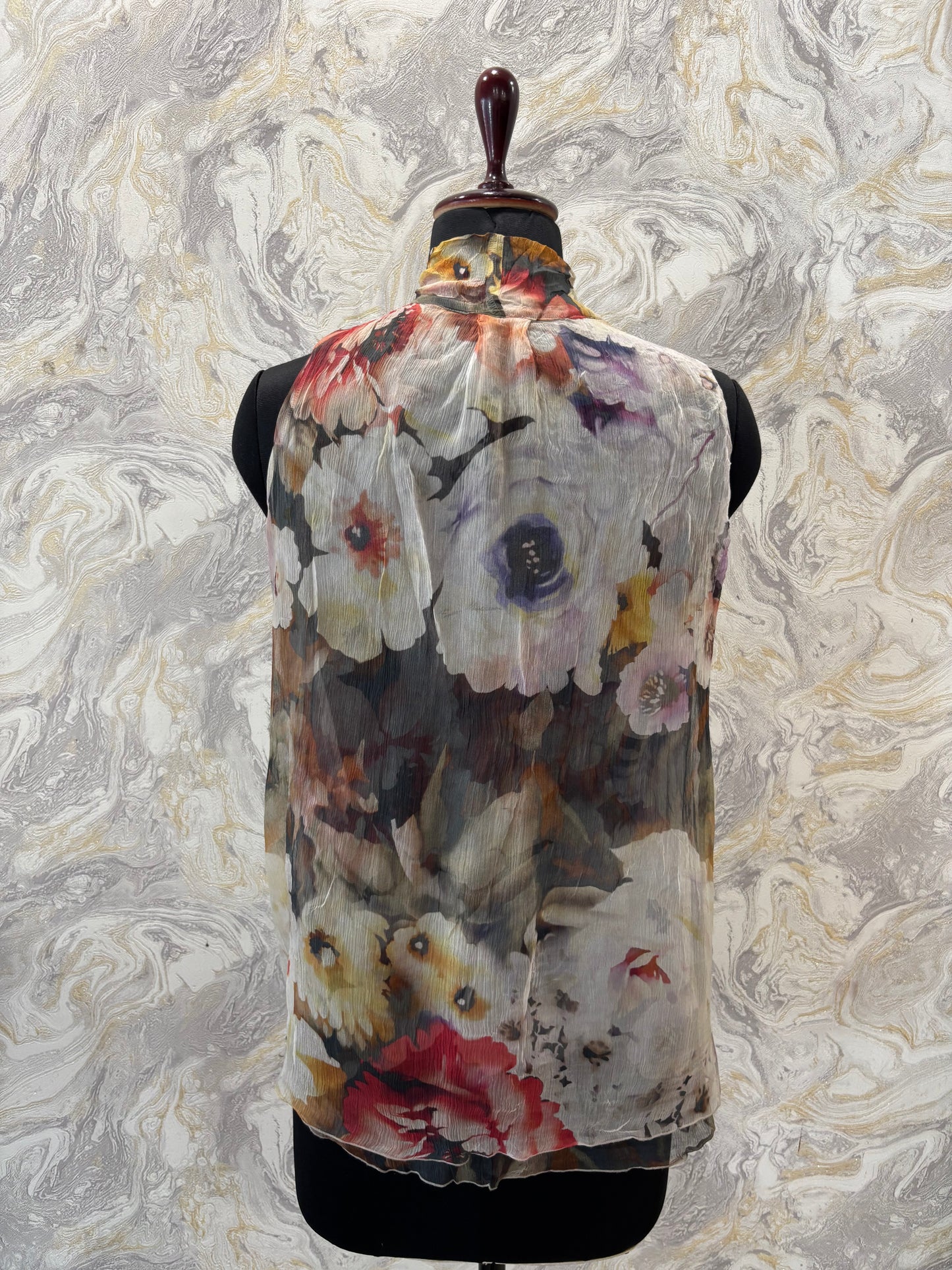 Silk collar knot top