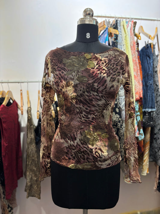 Roses and cat top