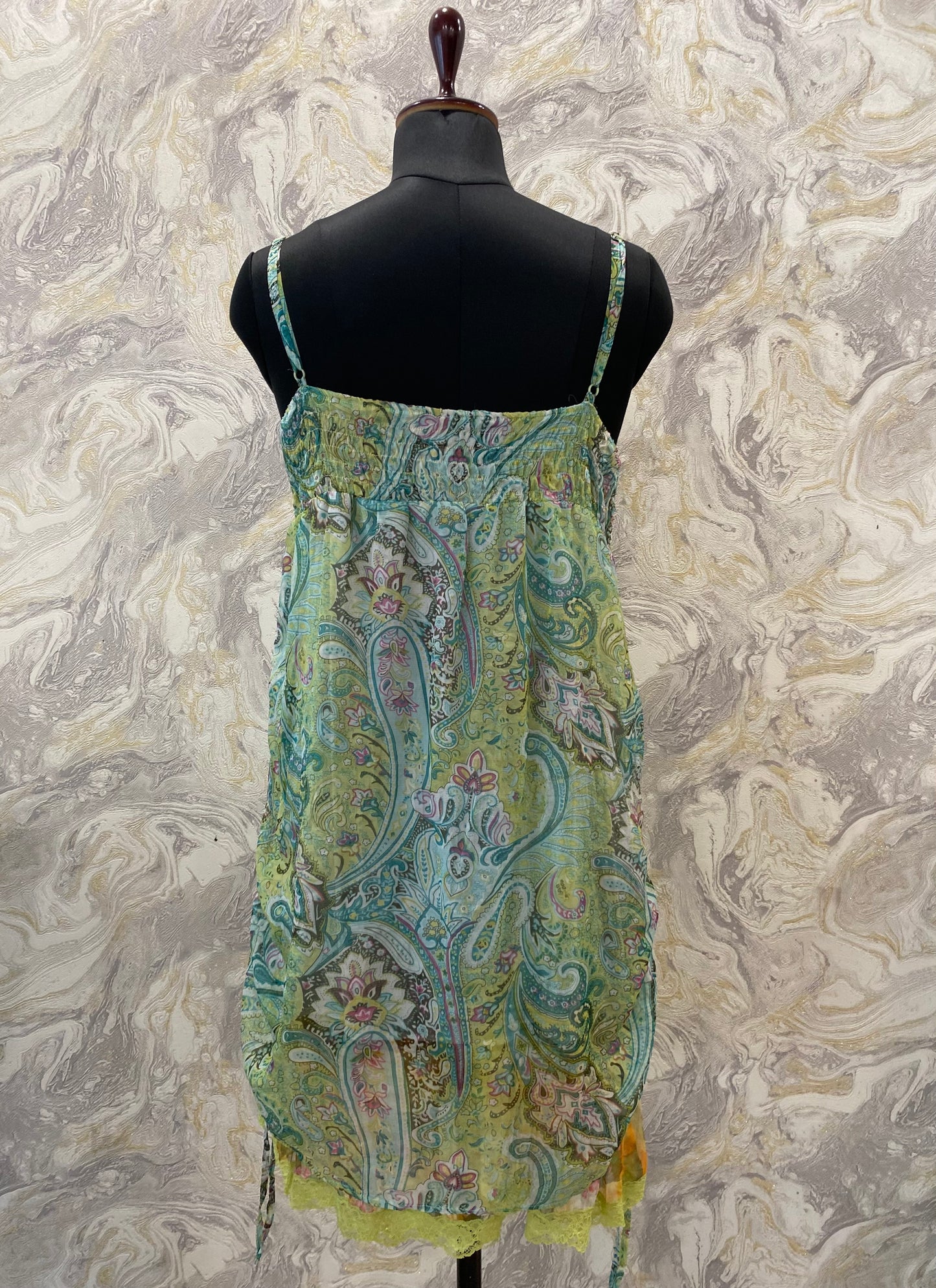 Arsty paisley dress with beautiful details