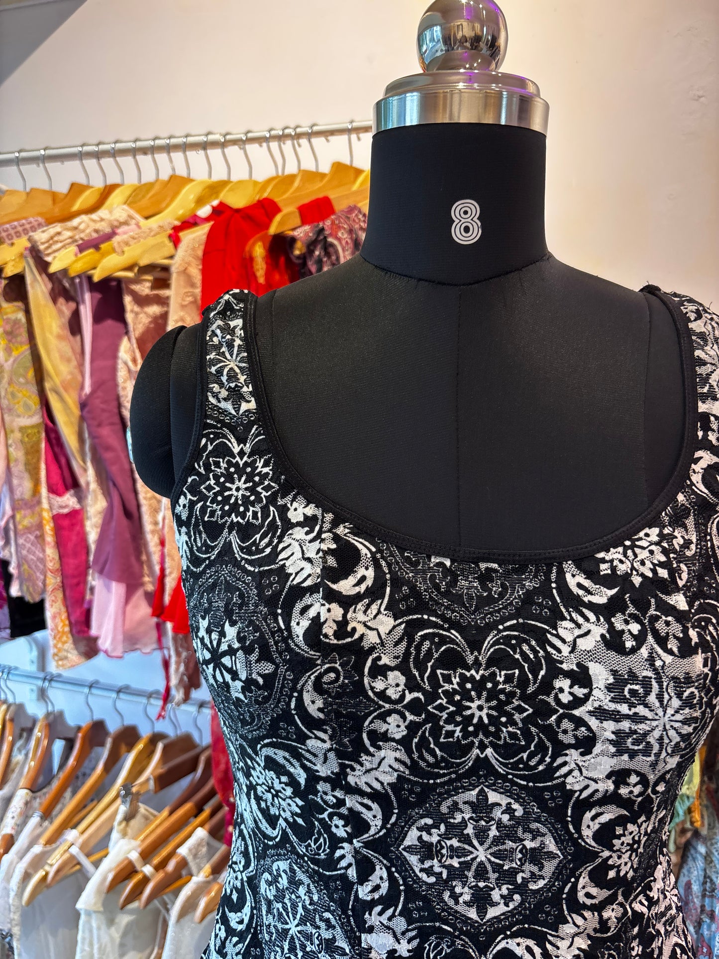Monchrome baroque top