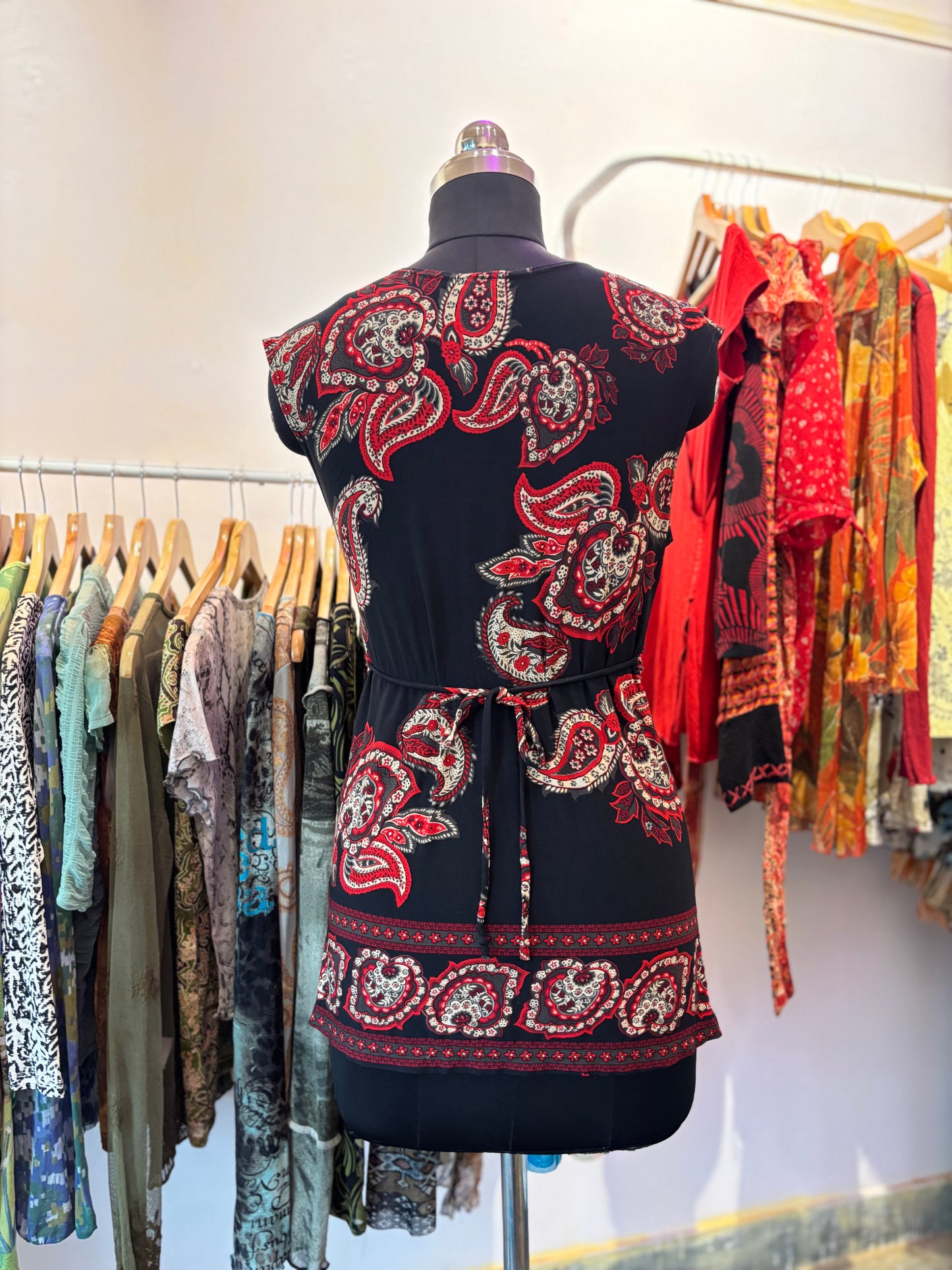 Paisley red black top