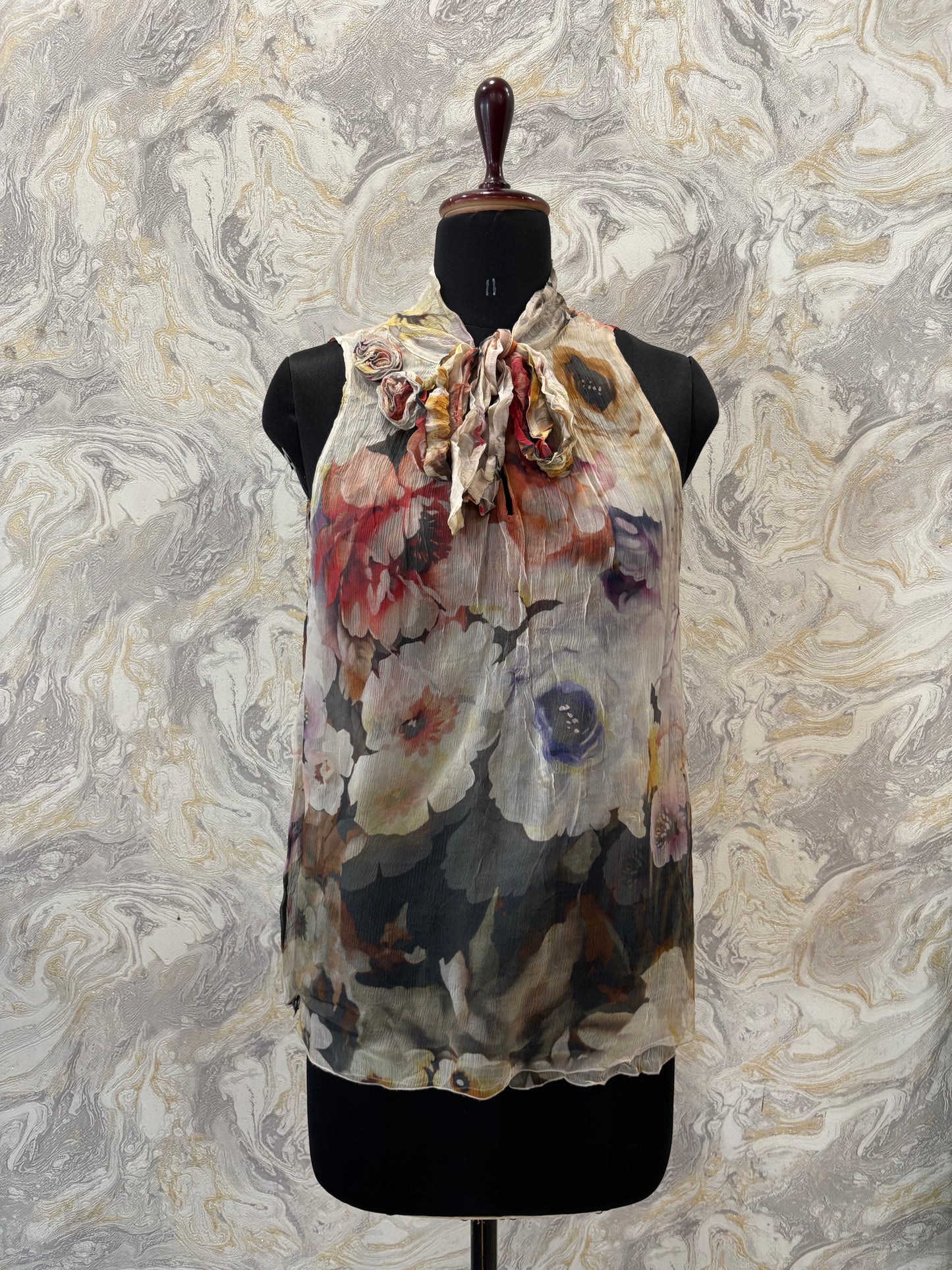 Silk collar knot top