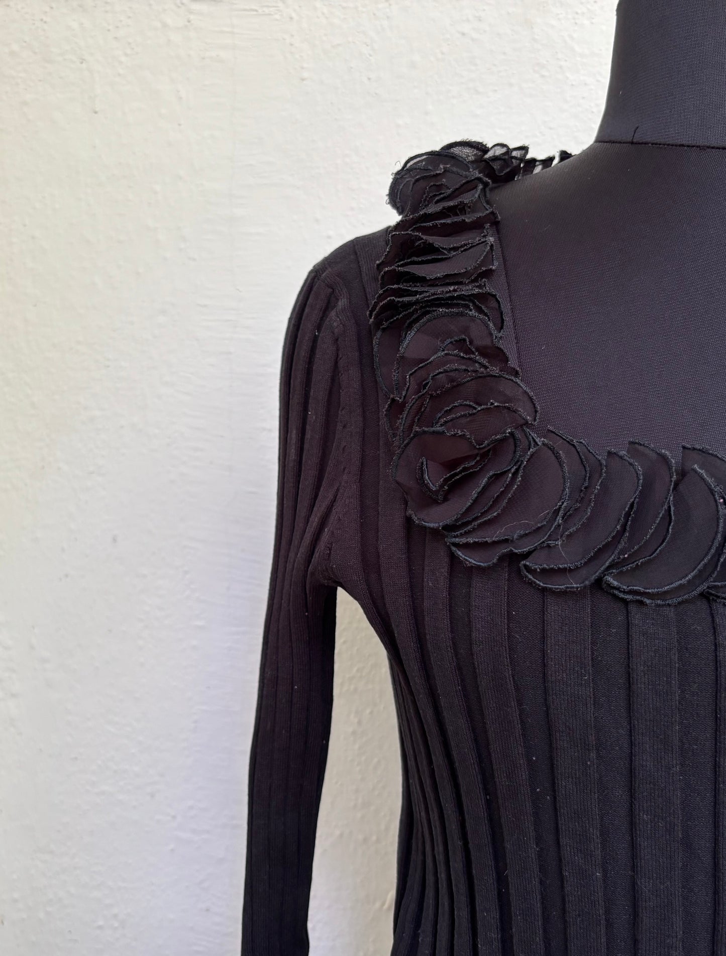 Vintage black roses neck top