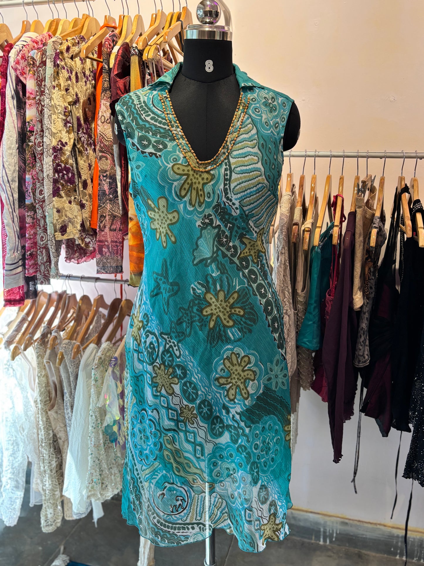 2000’s collared beaded neck
