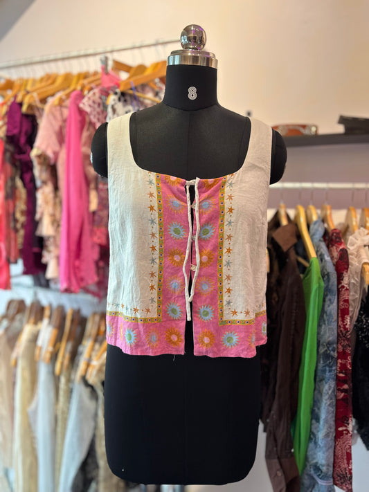 Bloom top with front strings and buttons