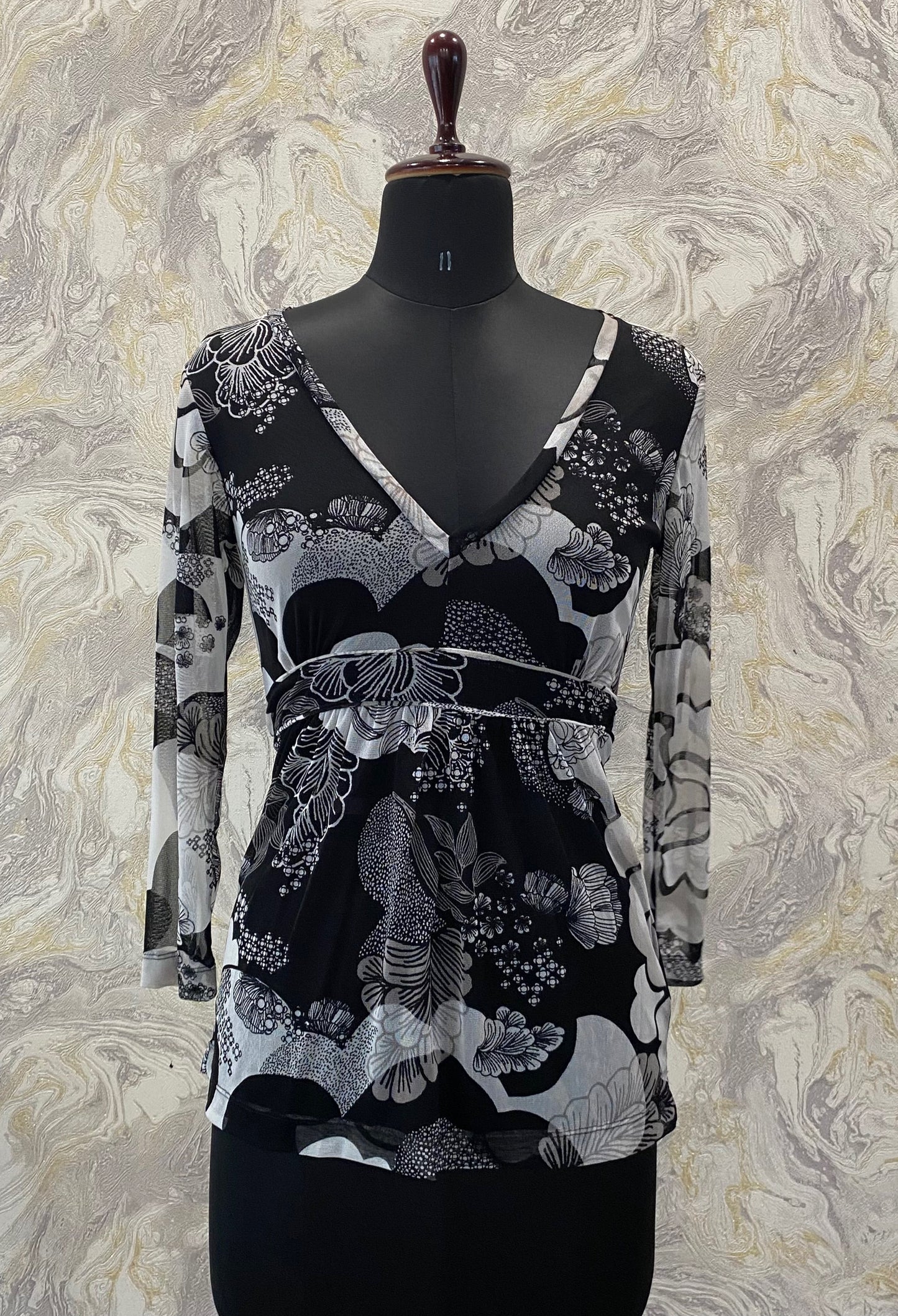 Monochrome rose top