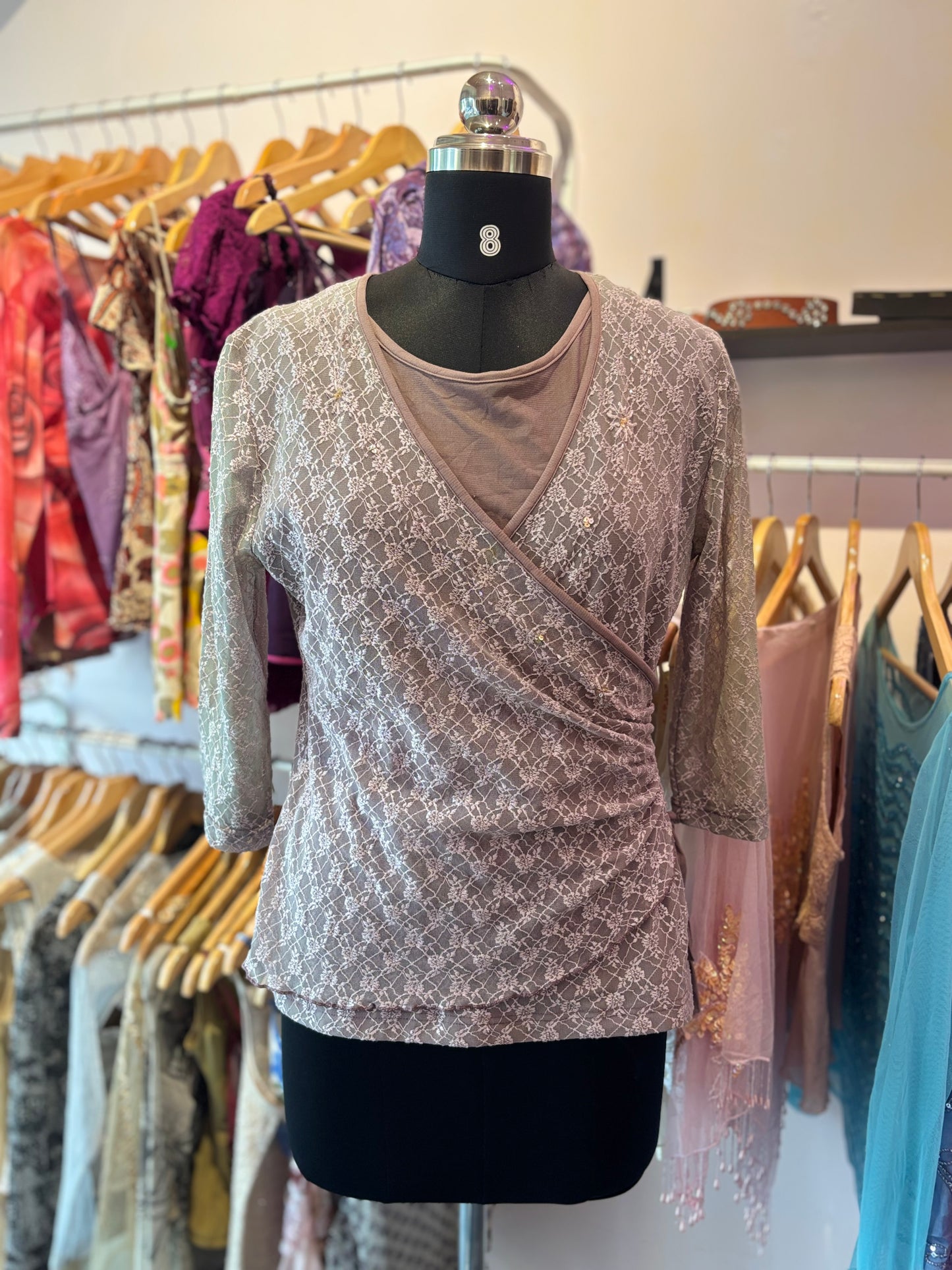 The lace beauty with sequins details