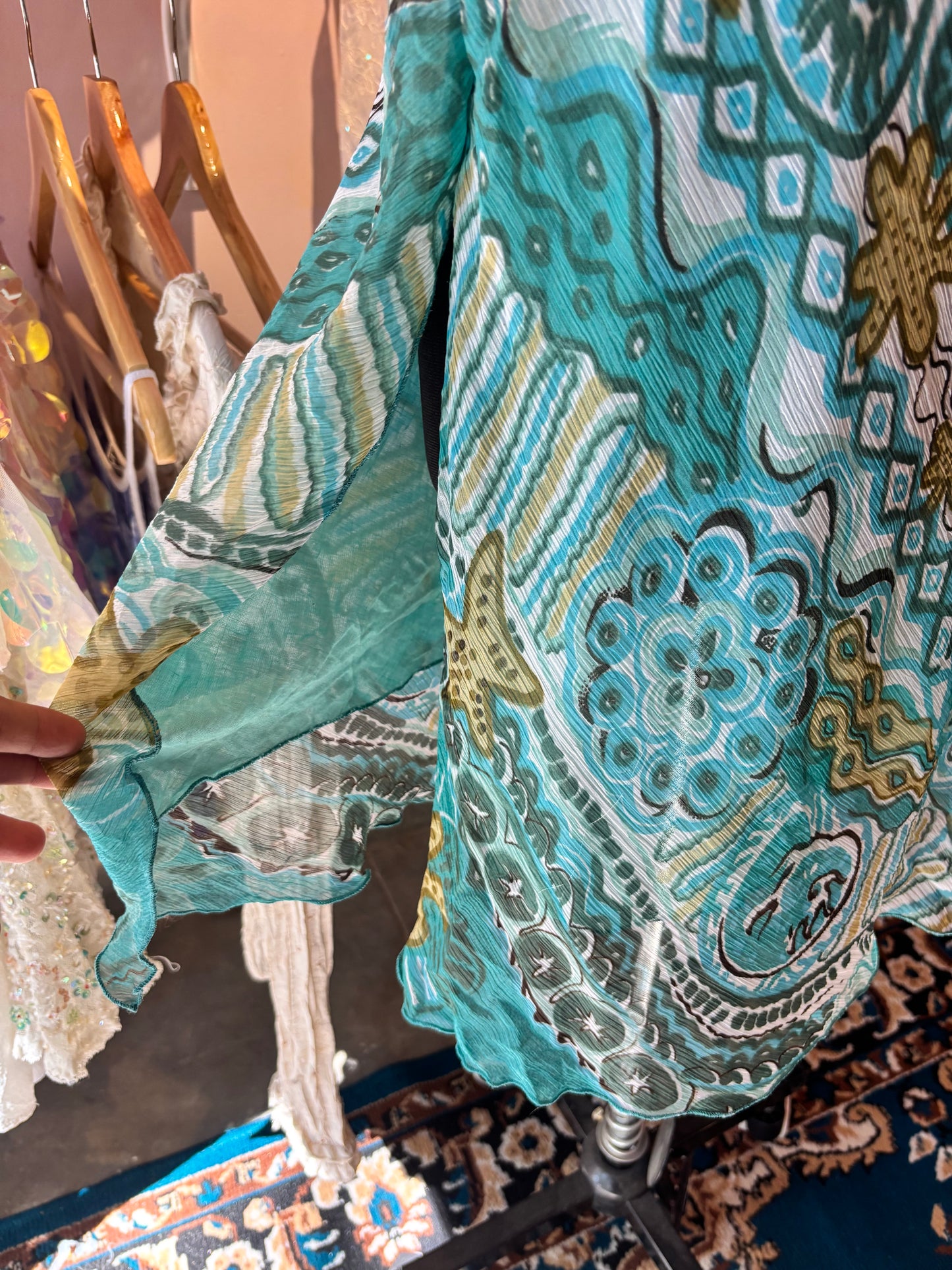 2000’s collared beaded neck