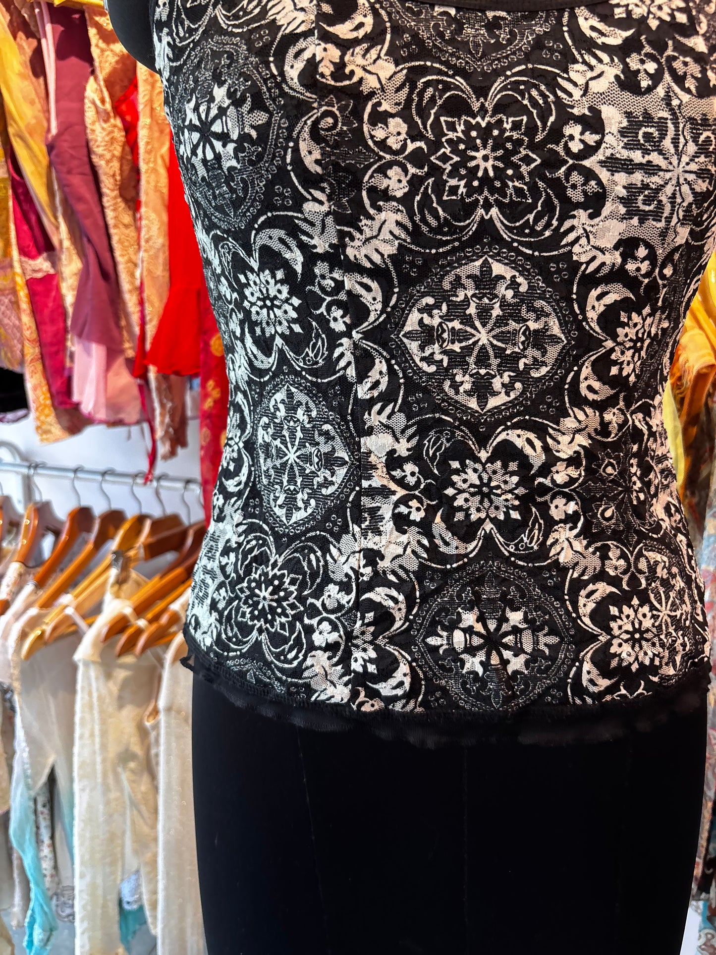 Monchrome baroque top