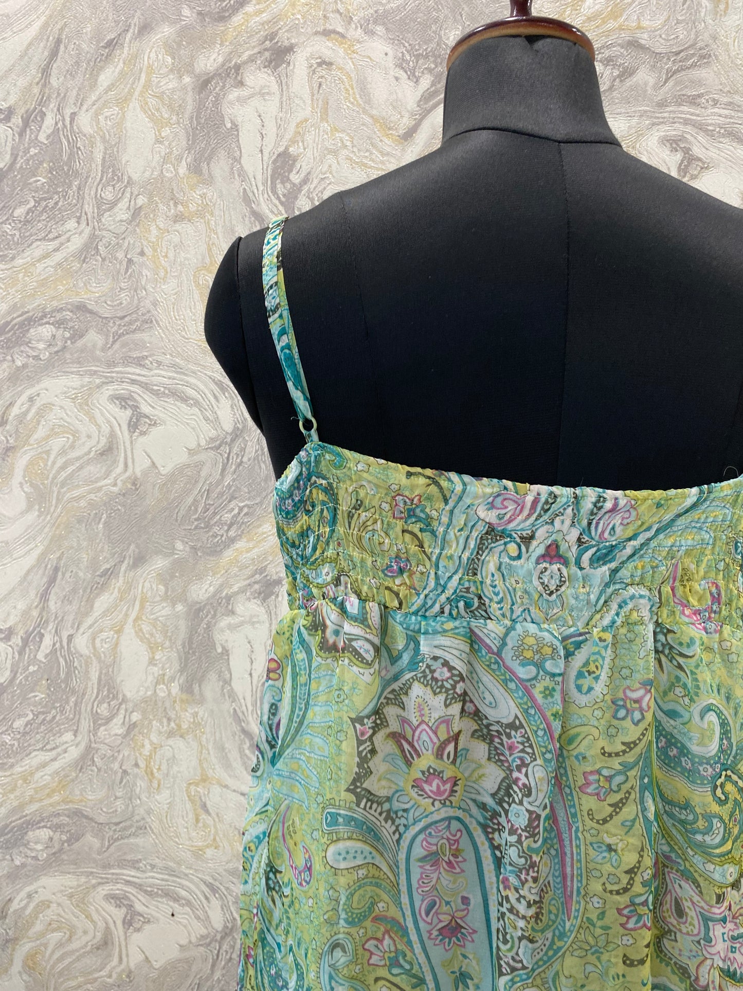 Arsty paisley dress with beautiful details