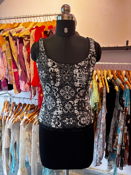 Monchrome baroque top