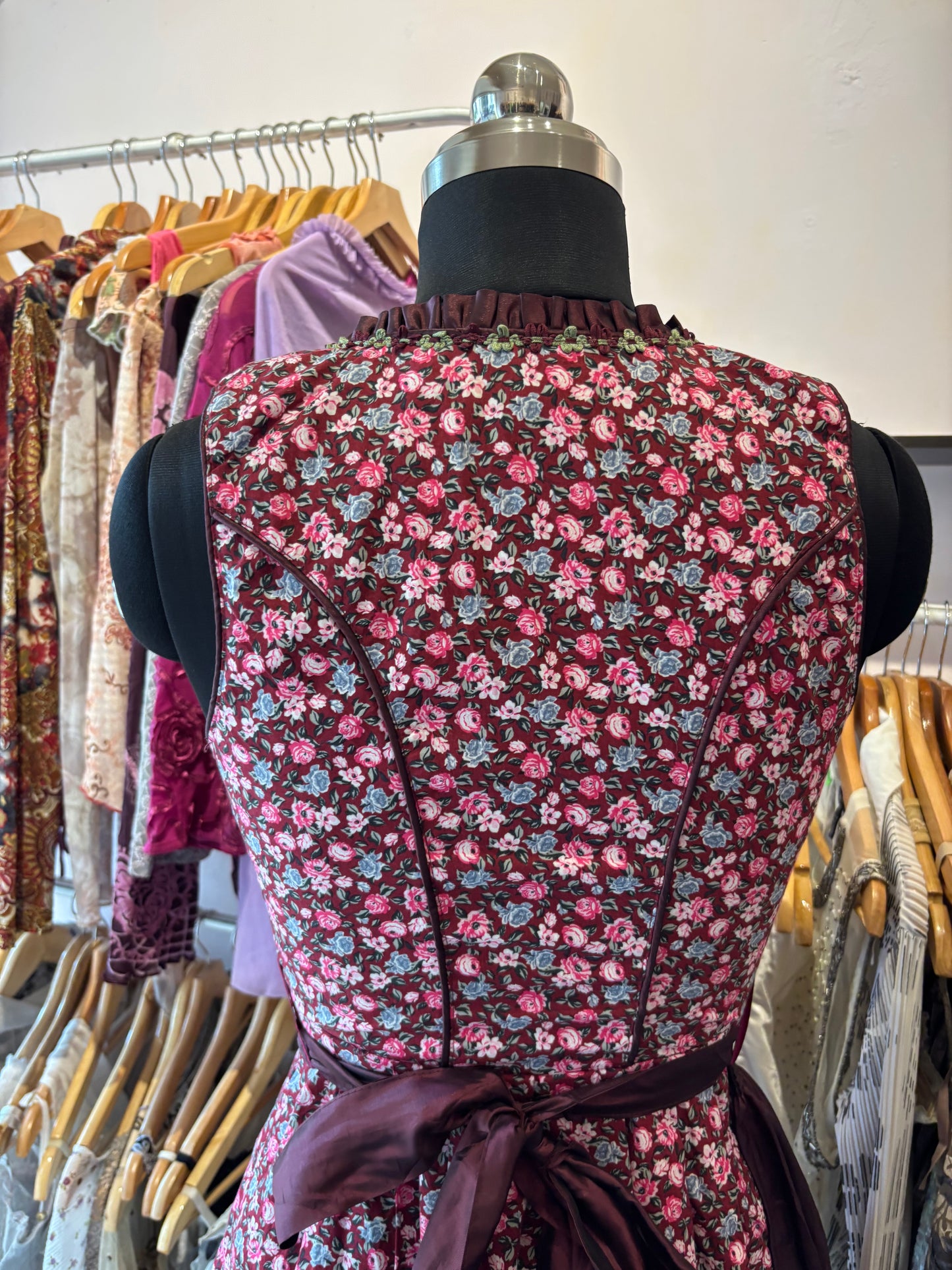 Germany  traditional ( Drindl) dress! Comes with removable apron