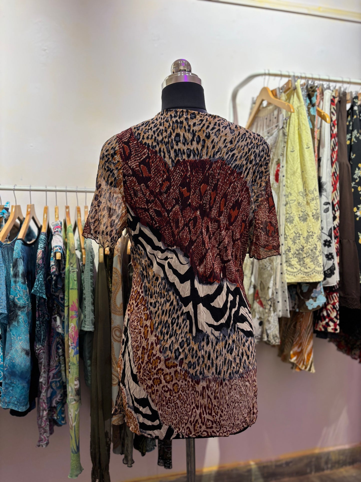Bead neckline catty