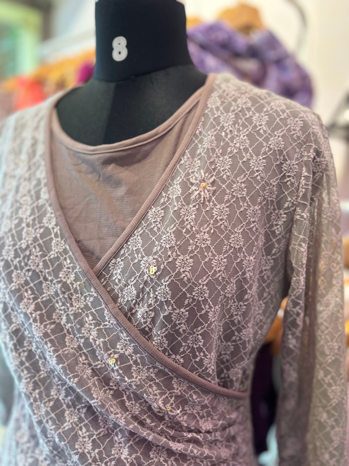 The lace beauty with sequins details
