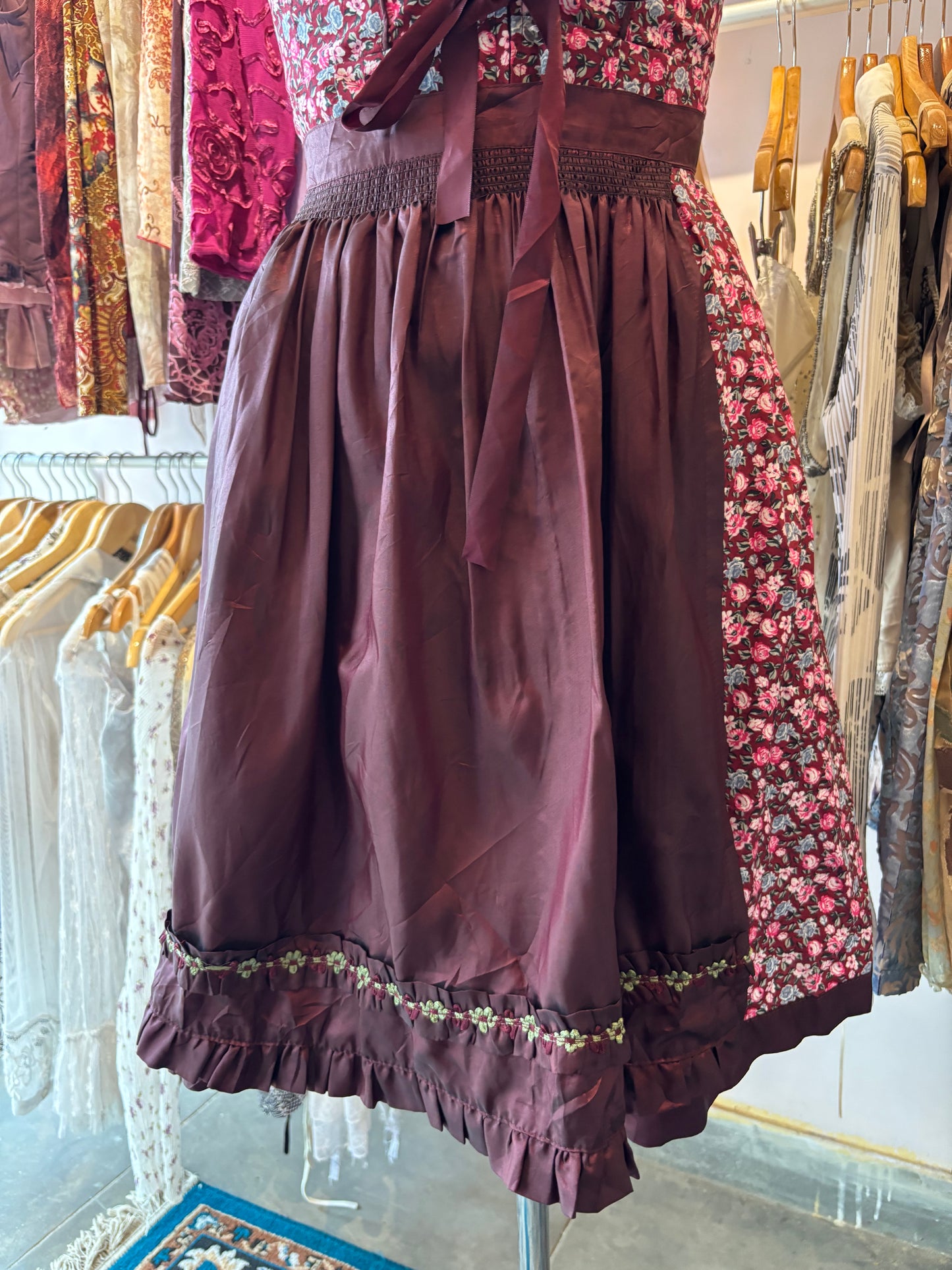 Germany  traditional ( Drindl) dress! Comes with removable apron