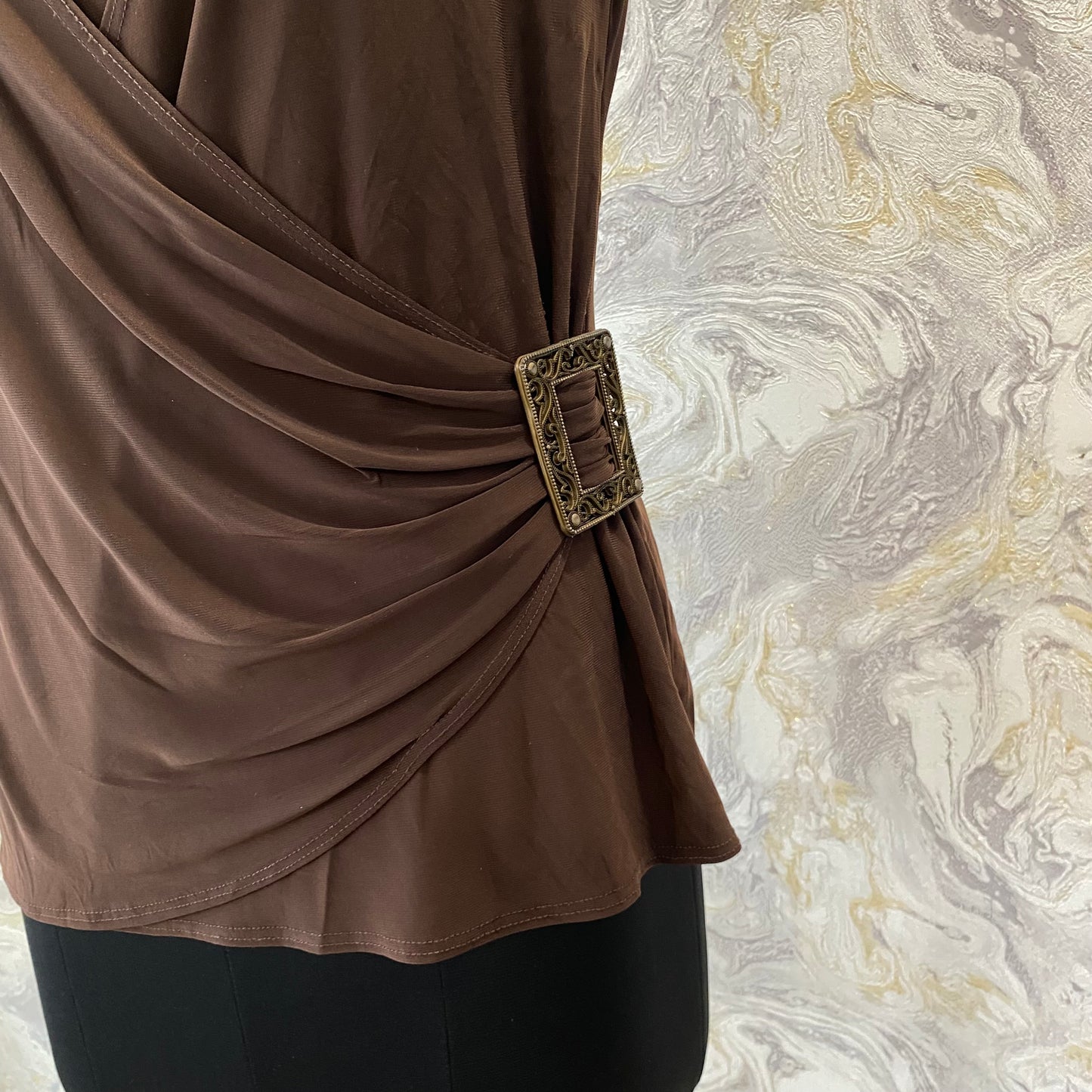 Chocolate brooch top