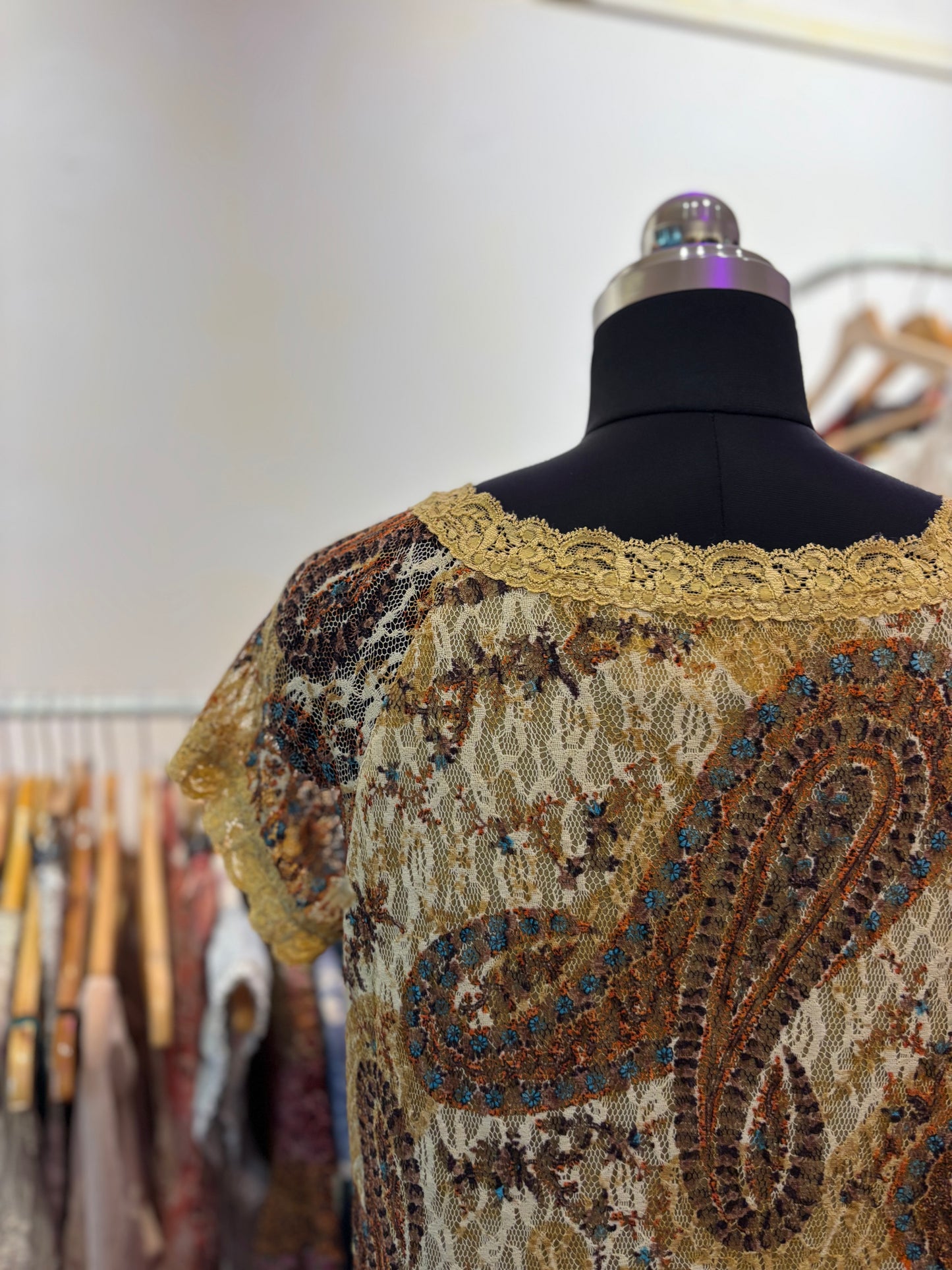 Paisley with lace details top