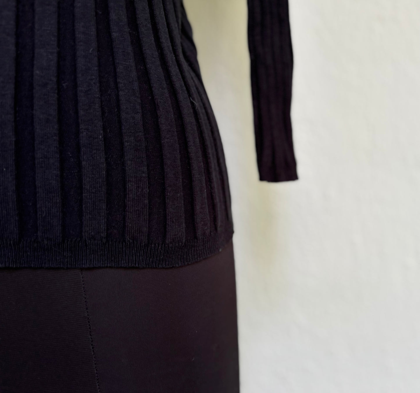 Vintage black roses neck top
