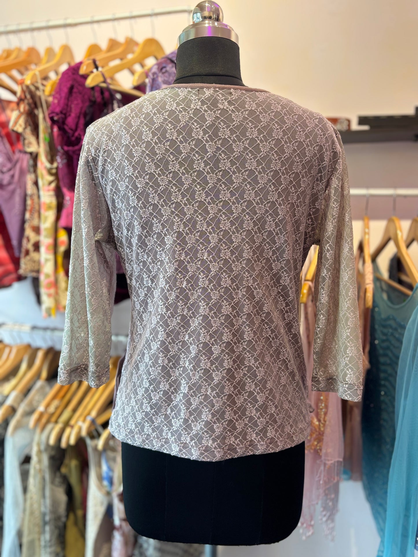 The lace beauty with sequins details