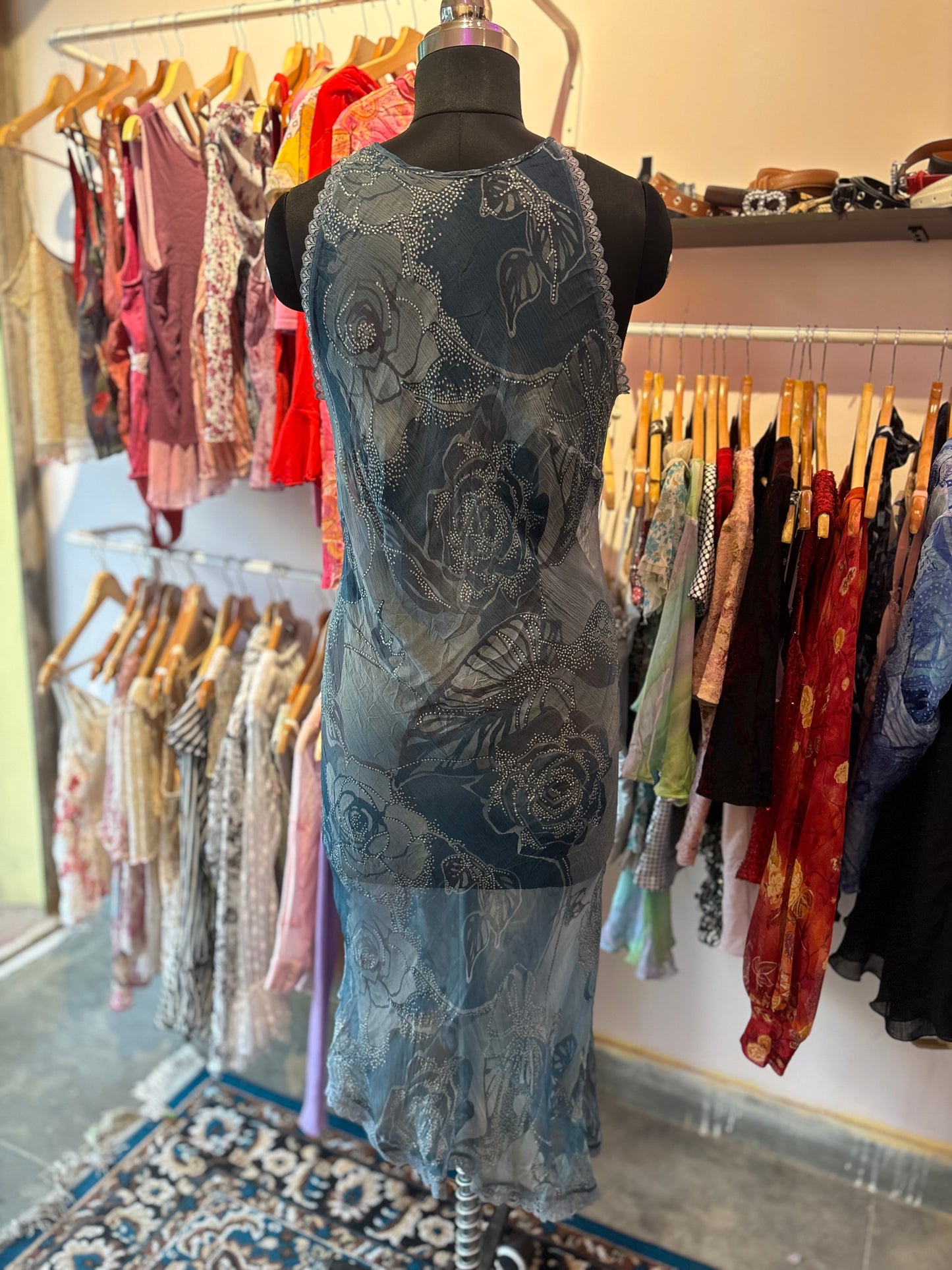 Oceanic rose silk dress with lace details